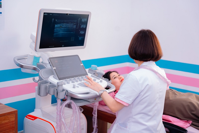 Thăm khám tại các cơ sở y tế khi thấy dấu hiệu bất thường 